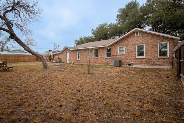 1711 N Washington St, Beeville, TX 78102