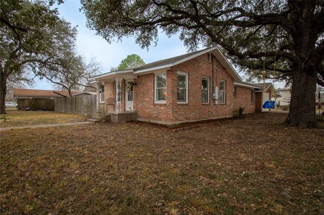 1711 N Washington St, Beeville, TX 78102