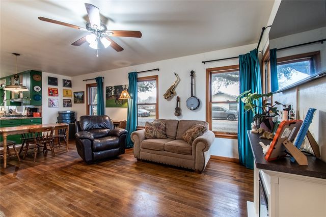 1711 N Washington St, Beeville, TX 78102