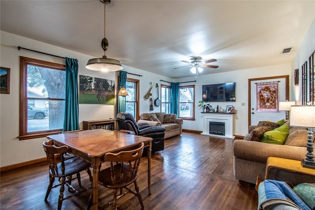 1711 N Washington St, Beeville, TX 78102