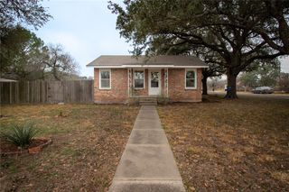 1711 N Washington St, Beeville, TX 78102