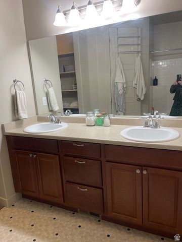 8009 S HAYDEN PARK ST, West Jordan, UT 84081