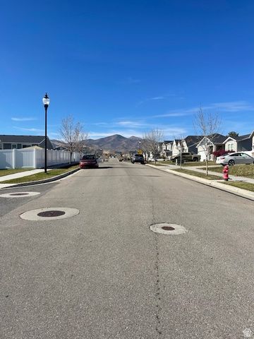 8009 S HAYDEN PARK ST, West Jordan, UT 84081