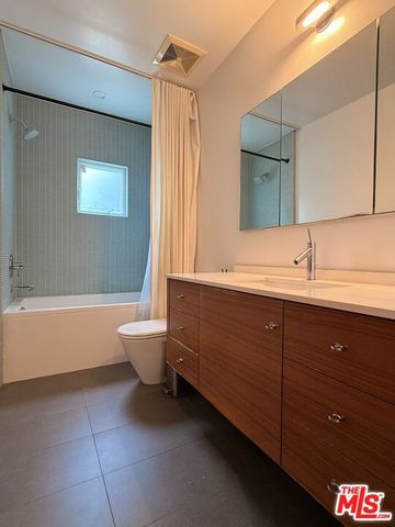 4248 Lexington Avenue, Los Angeles, CA 90029
