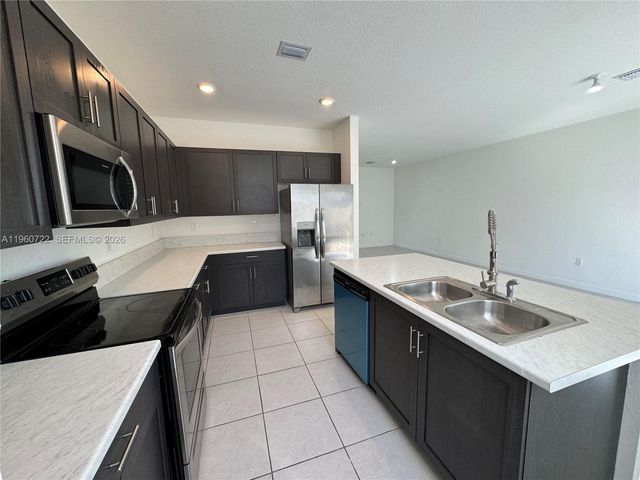 1110 SE 27th Ter 1110, Homestead, FL 33035