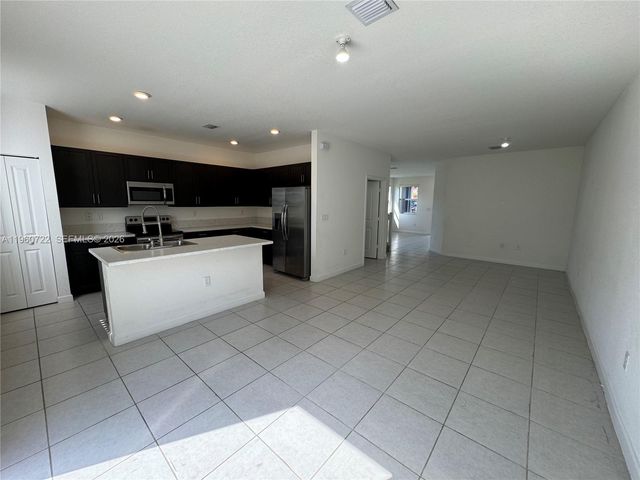 1110 SE 27th Ter 1110, Homestead, FL 33035