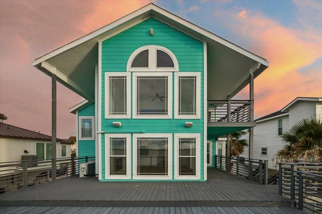 407 Isles End Road, Tiki Island, TX 77554