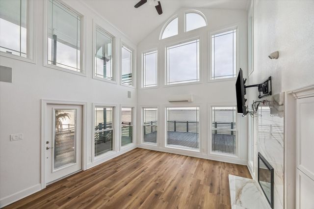 407 Isles End Road, Tiki Island, TX 77554