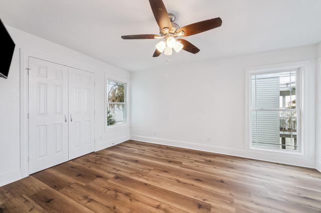 407 Isles End Road, Tiki Island, TX 77554