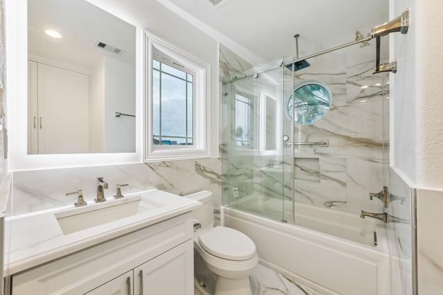 407 Isles End Road, Tiki Island, TX 77554