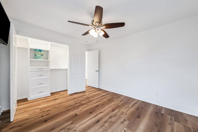 407 Isles End Road, Tiki Island, TX 77554