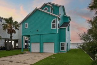 407 Isles End Road, Tiki Island, TX 77554