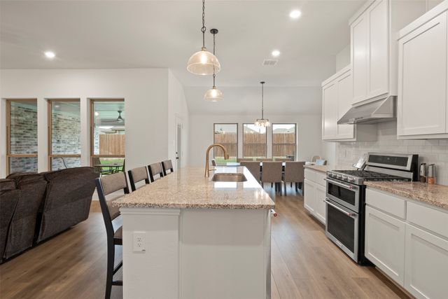 637 Mooney Drive, Saginaw, TX 76179