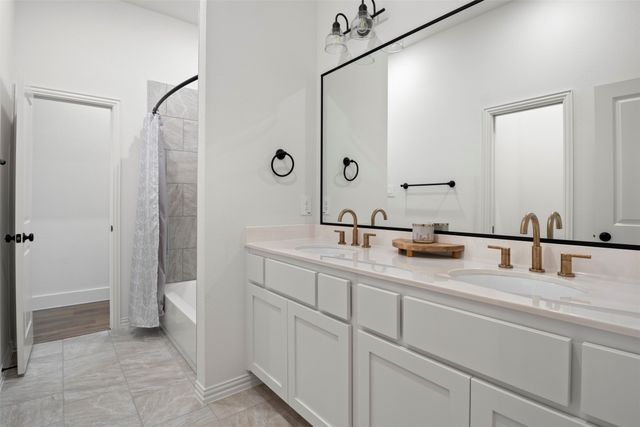 637 Mooney Drive, Saginaw, TX 76179