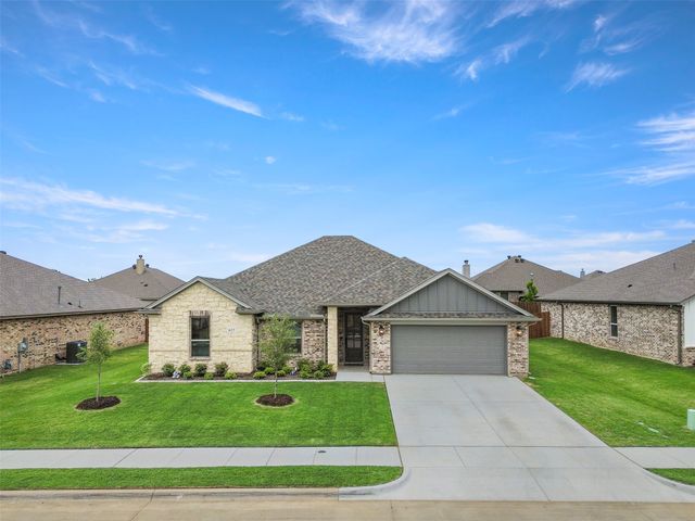 637 Mooney Drive, Saginaw, TX 76179