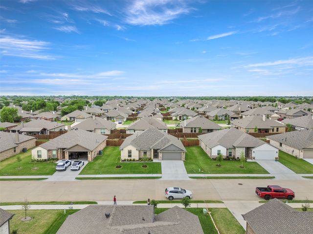 637 Mooney Drive, Saginaw, TX 76179