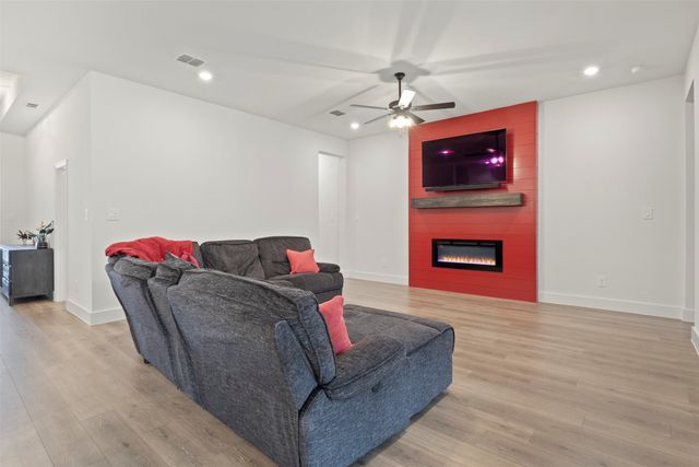 637 Mooney Drive, Saginaw, TX 76179