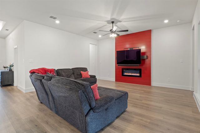 637 Mooney Drive, Saginaw, TX 76179