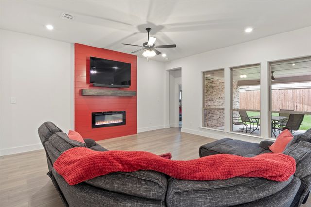 637 Mooney Drive, Saginaw, TX 76179