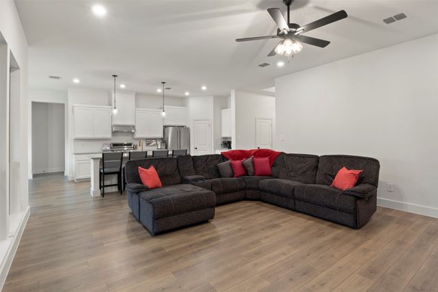 637 Mooney Drive, Saginaw, TX 76179