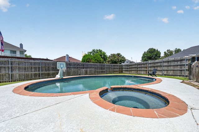 8413 Linda Vista Court, Rowlett, TX 75088