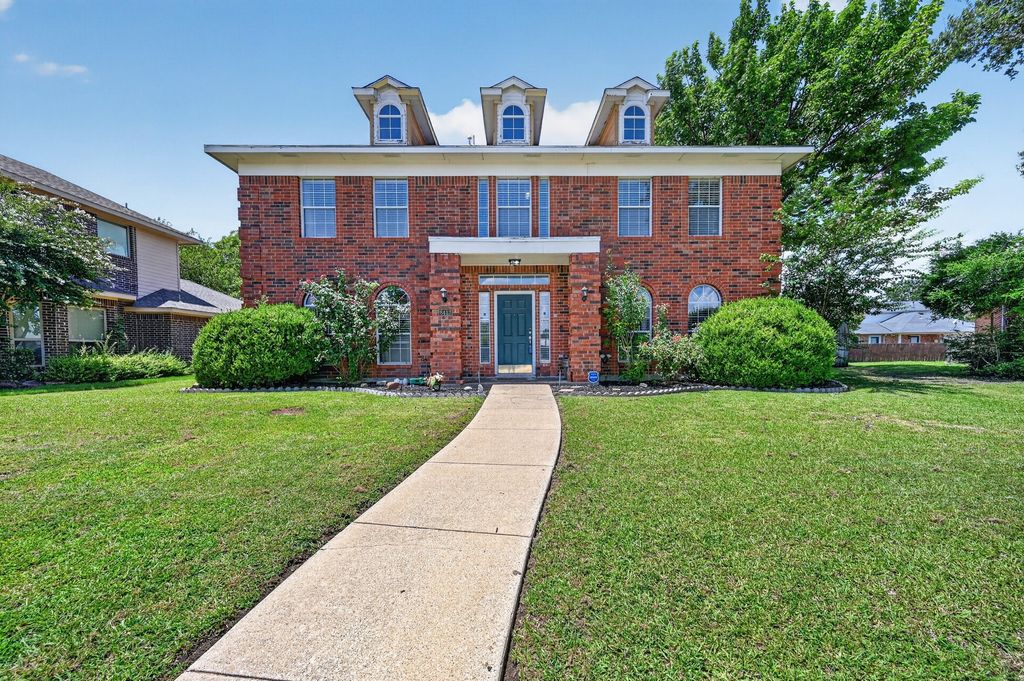 8413 Linda Vista Court, Rowlett, TX 75088