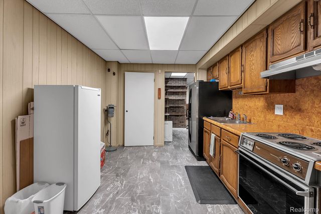 1853 W Bend Drive, Bloomfield Hills, MI 48302