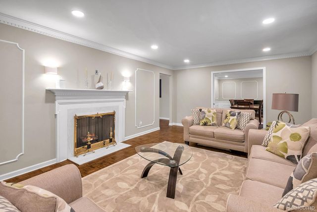 1853 W Bend Drive, Bloomfield Hills, MI 48302