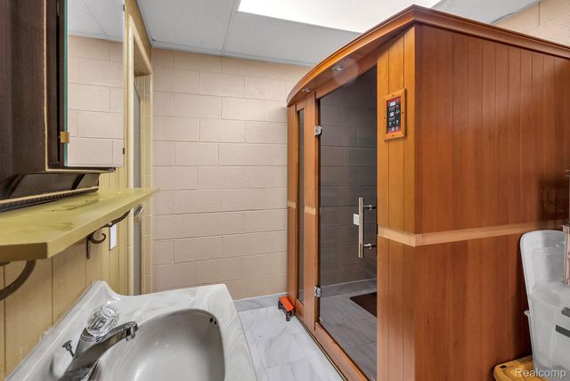 1853 W Bend Drive, Bloomfield Hills, MI 48302