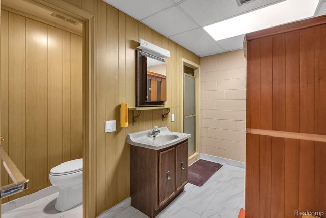 1853 W Bend Drive, Bloomfield Hills, MI 48302