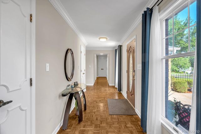 1853 W Bend Drive, Bloomfield Hills, MI 48302