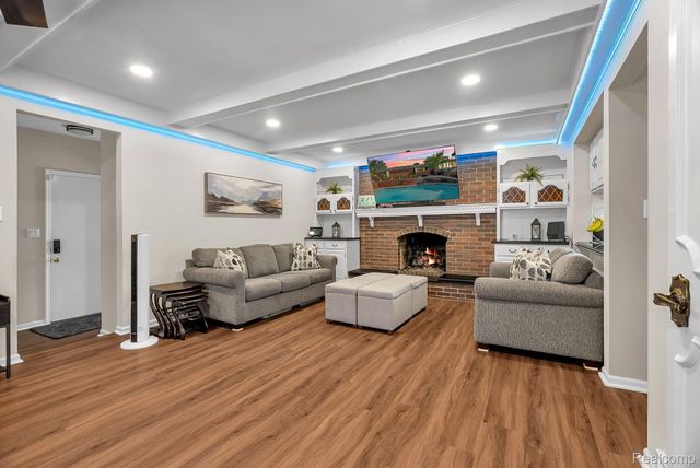 1853 W Bend Drive, Bloomfield Hills, MI 48302