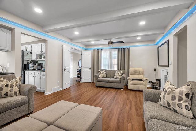 1853 W Bend Drive, Bloomfield Hills, MI 48302