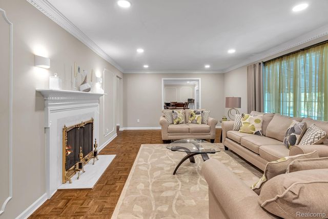 1853 W Bend Drive, Bloomfield Hills, MI 48302