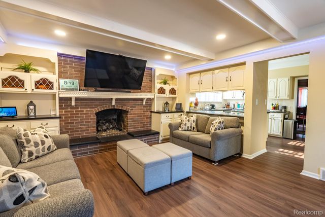 1853 W Bend Drive, Bloomfield Hills, MI 48302