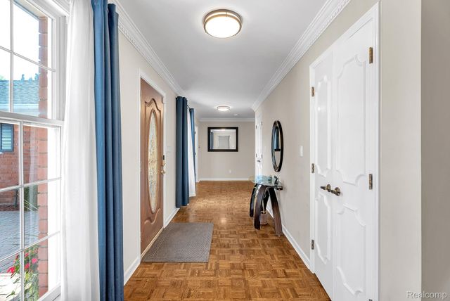 1853 W Bend Drive, Bloomfield Hills, MI 48302