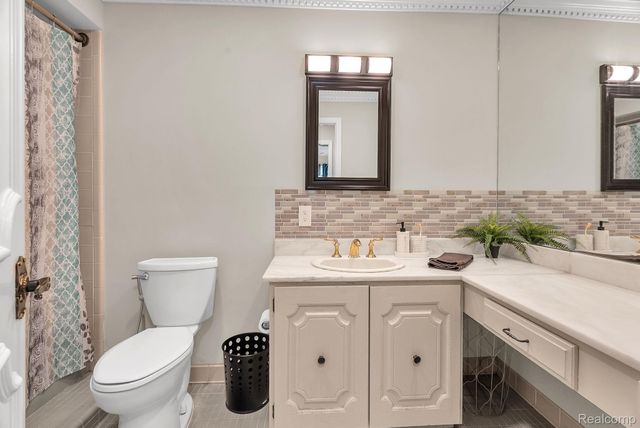 1853 W Bend Drive, Bloomfield Hills, MI 48302