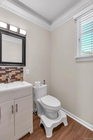 1853 W Bend Drive, Bloomfield Hills, MI 48302