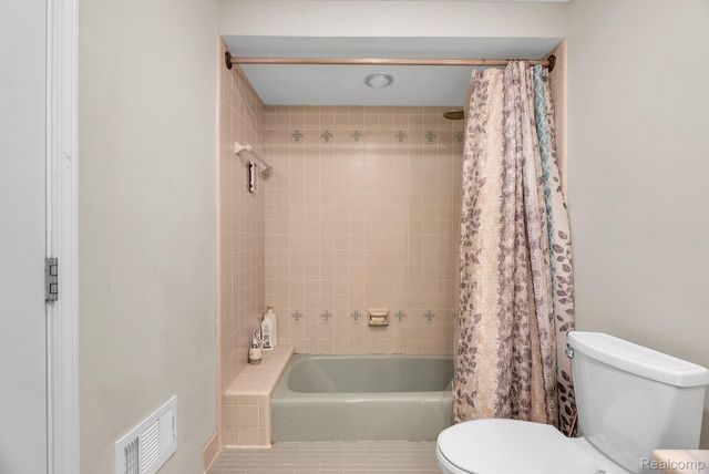 1853 W Bend Drive, Bloomfield Hills, MI 48302