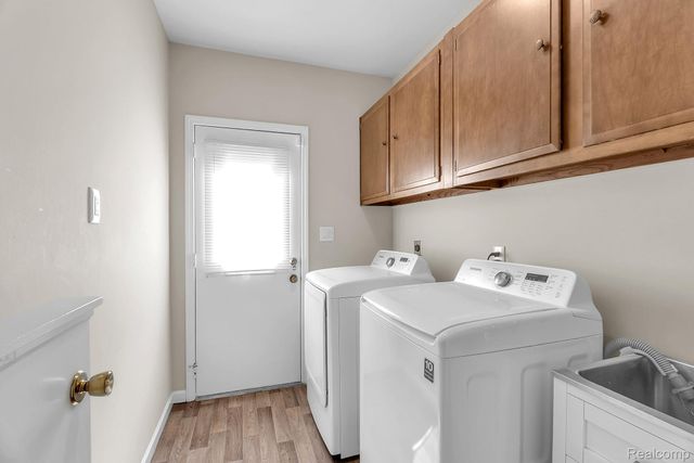 1853 W Bend Drive, Bloomfield Hills, MI 48302