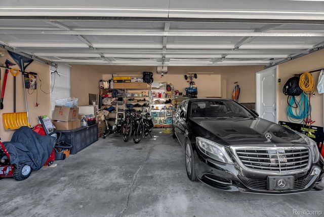 1853 W Bend Drive, Bloomfield Hills, MI 48302