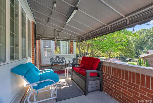 1853 W Bend Drive, Bloomfield Hills, MI 48302