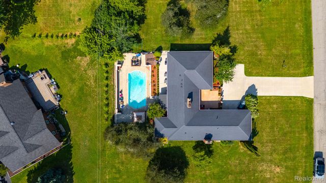 1853 W Bend Drive, Bloomfield Hills, MI 48302