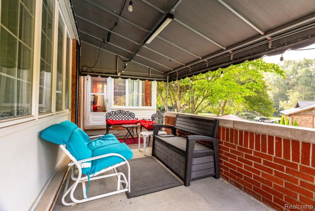 1853 W Bend Drive, Bloomfield Hills, MI 48302