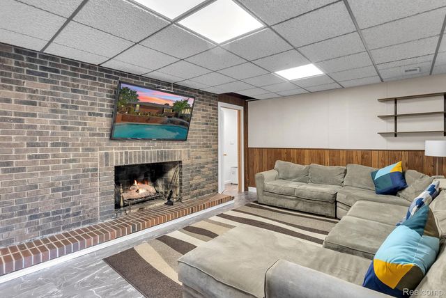 1853 W Bend Drive, Bloomfield Hills, MI 48302