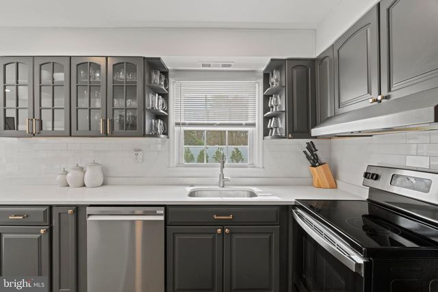 1 MANOR LN, Willingboro, NJ 08046