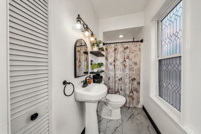 8 Ford St, Haverhill, MA 01832