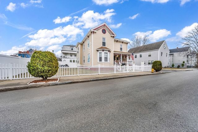 8 Ford St, Haverhill, MA 01832