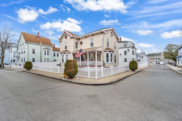 8 Ford St, Haverhill, MA 01832