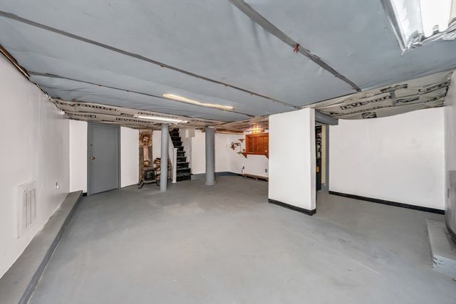 8 Ford St, Haverhill, MA 01832